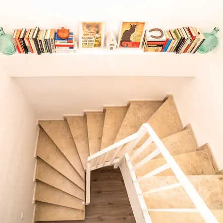 Attic Duplex With 4 Terraces & 5 Min Walk To Διαμέρισμα *