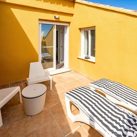 Attic Duplex With 4 Terraces & 5 Min Walk To Διαμέρισμα